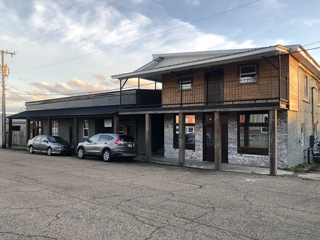 Building Photo - 130 W Maud Ave