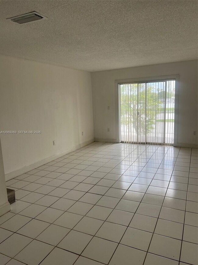 Foto del edificio - 10500 SW 8th St
