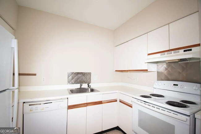 Building Photo - 1421 Peachtree St NE