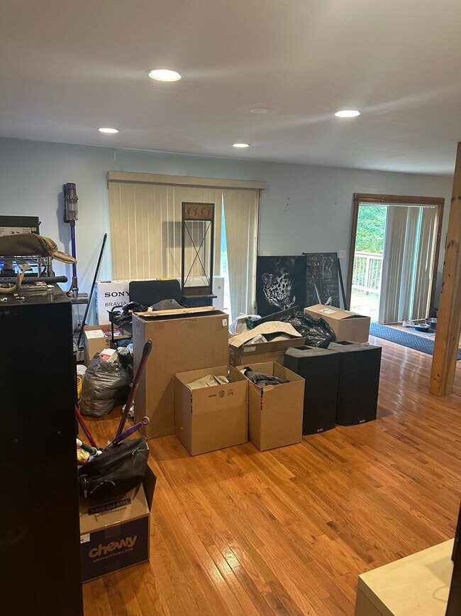 Building Photo - Large Home for Rent - Picturesque New Hampton