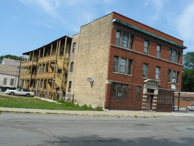 Building Photo - 5046 S Laflin St
