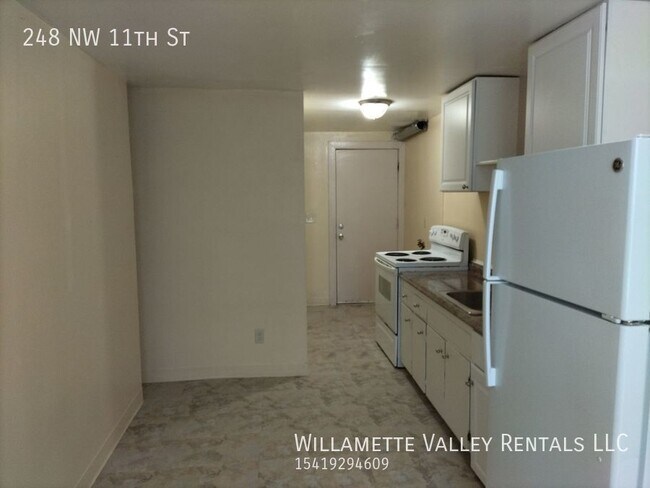 Building Photo - Studio close to campus