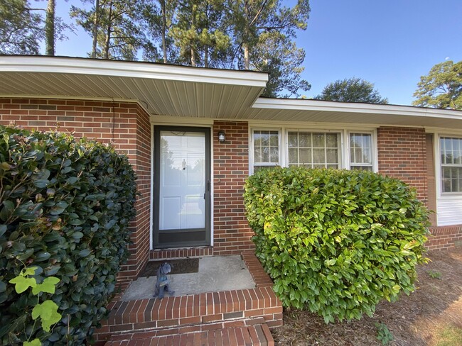 Foto del edificio - 2416 Forest Park Rd
