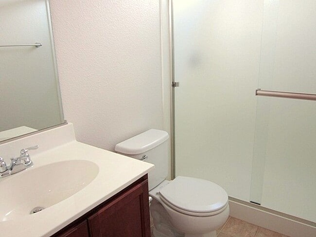 Building Photo - Highly Desirable 2 Story Home In North Stockton