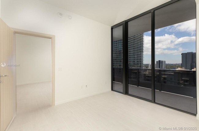 Building Photo - 1000  Brickell Plaza  1810 Miami Fl 33131