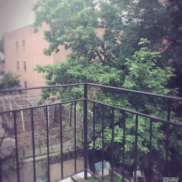 Foto del edificio - 148-06 35th Ave