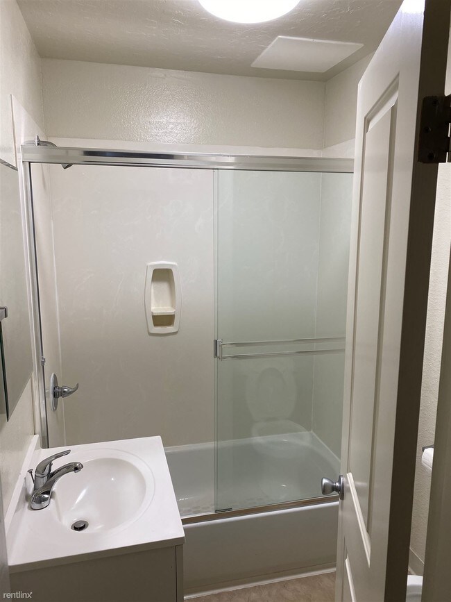 Building Photo - 2 br, 1 bath  - 434 Milton Ave Apt 1