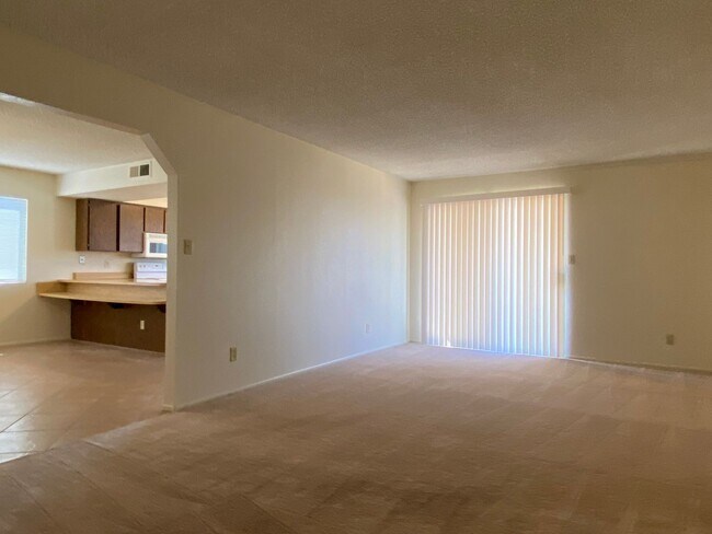 Foto del edificio - 1653 W Plana Ave