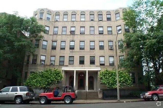 Building Photo - 164 Strathmore Rd