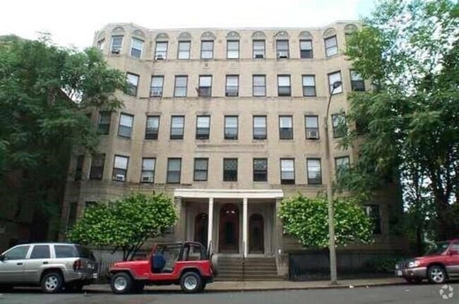 Building Photo - 164 Strathmore Rd