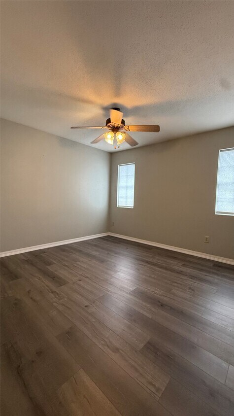 Building Photo - 8730 Glen Meadow Ln