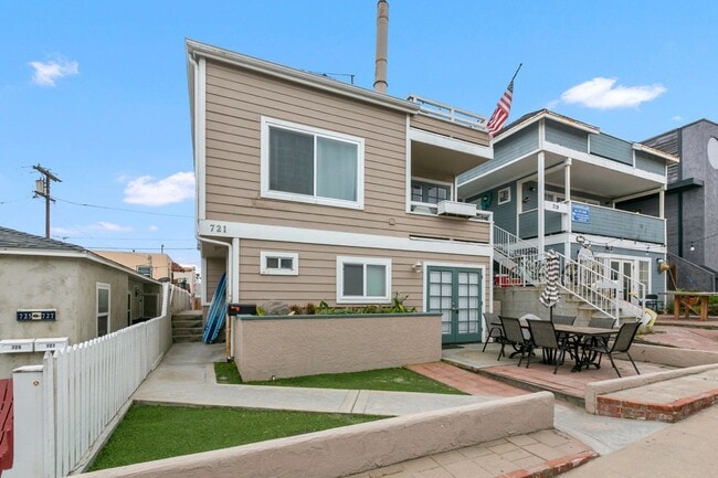 Building Photo - Spacious 3 BD/3 BA Furnished Home Near Mission Beach 9-Month Lease