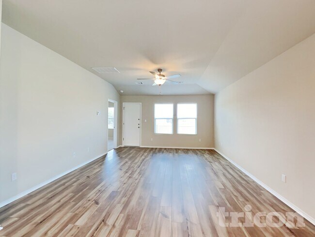 Building Photo - 5300 Saddle Clb Dr