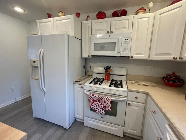Building Photo - 14 Richardson St