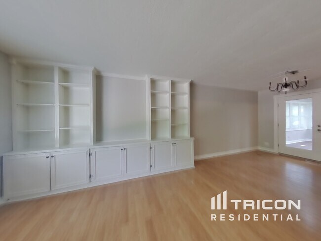 Foto del edificio - 7924 Oakview Ln