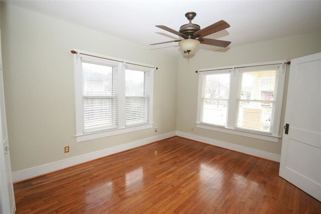 Foto del edificio - 1027 W Cottage St