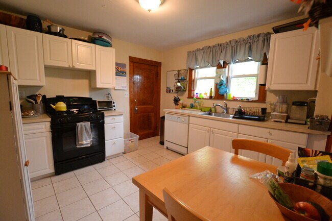 Building Photo - 7 Cresthill Rd