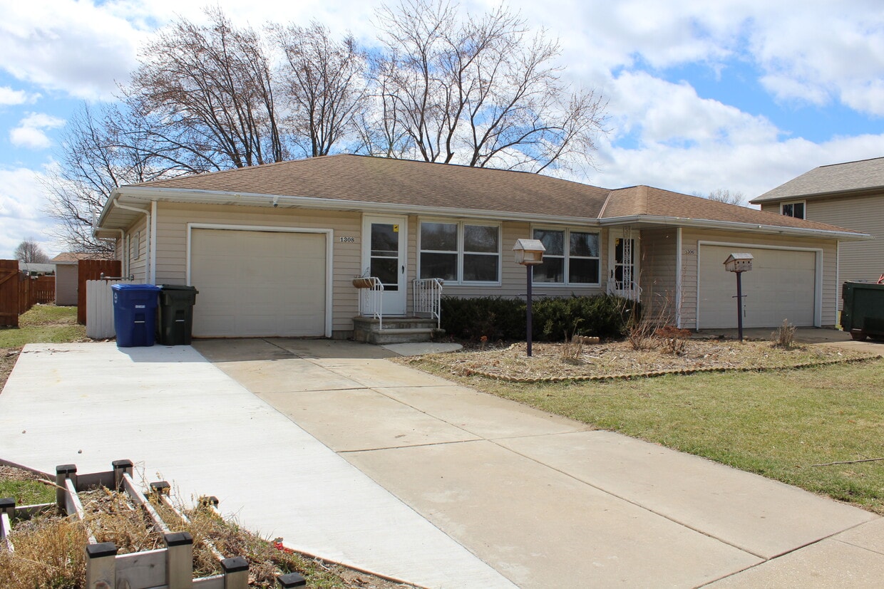 1306 Rose Ln, De Pere, WI 54115 Townhome Rentals in De Pere WI
