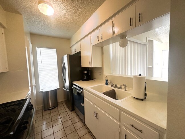 Building Photo - 2 Bed 1 Bath in Austin