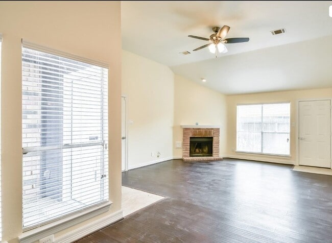 Building Photo - 6325 Southwood Ct N