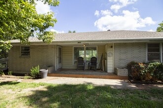 Building Photo - 4835 NW High Dr