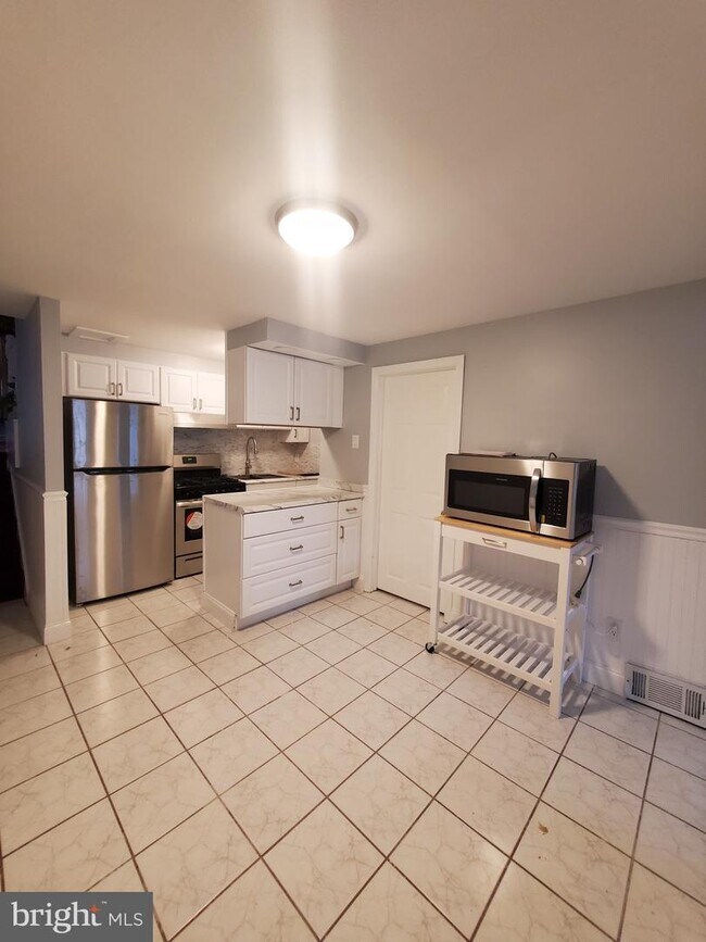 1586 Summit St, Linwood, PA 19061 Townhouse for Rent in Linwood, PA