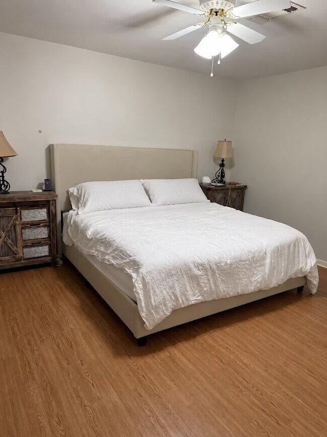 Foto del edificio - 2107 Oakmont St