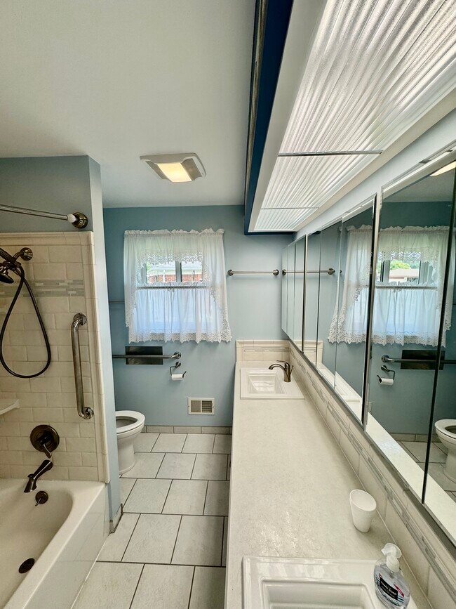 Foto del edificio - 13143 Irvington Dr