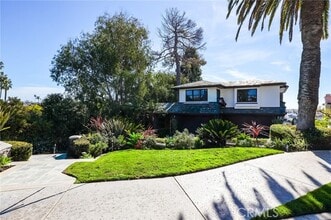 Building Photo - 2907 Cliff Dr