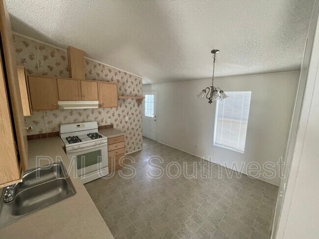 Foto del edificio - 1586 Vereda Ln
