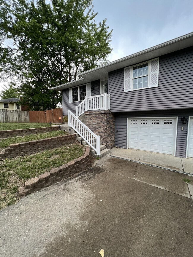 Building Photo - 503 Applewood Rd