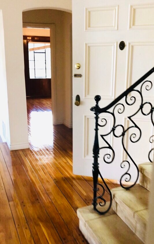 foyer - 10808 Lindbrook Dr