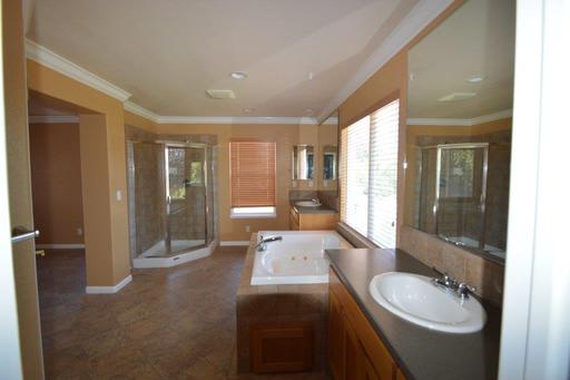 Building Photo - 1457 Golf Course Dr