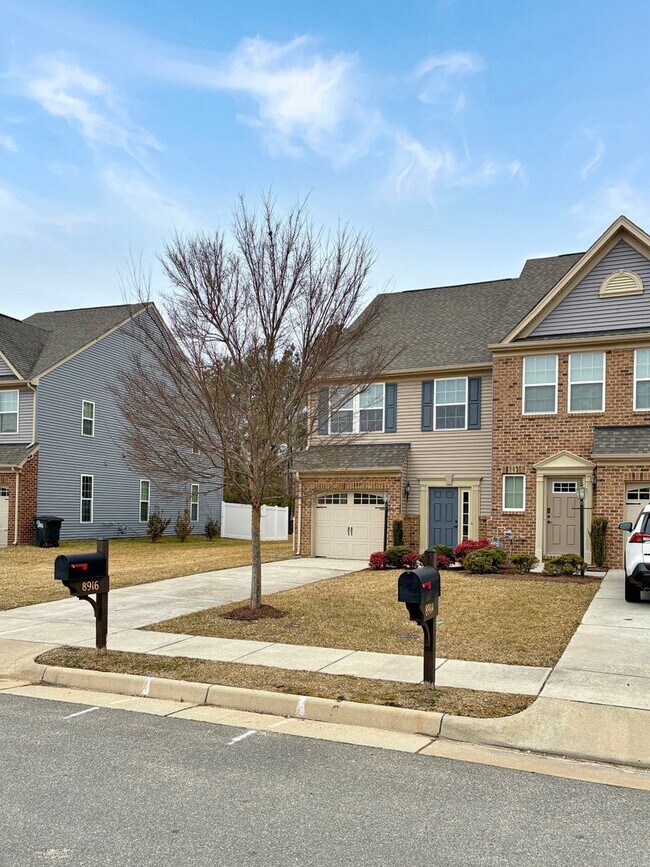 Foto del edificio - Modern and Luxurious 3 Bed/2.5 Bath in Atlee