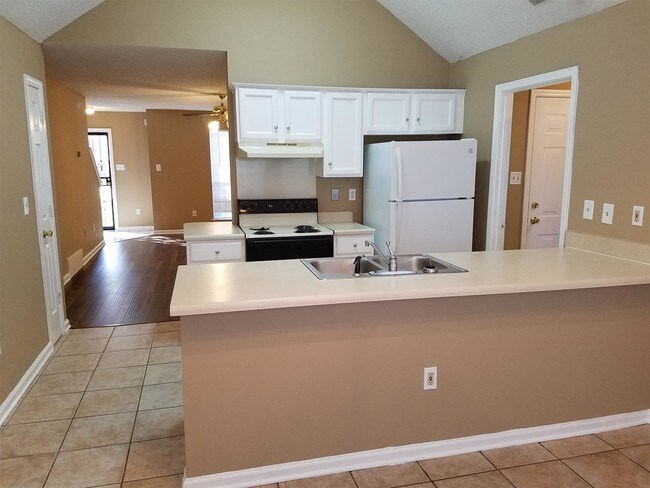 Building Photo - 4658 Sun Ridge Dr