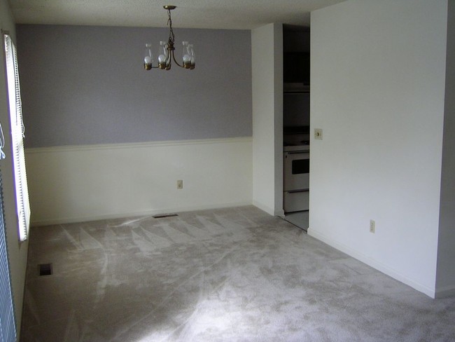 Building Photo - 1027 Chicago Ave Apt. 7 B