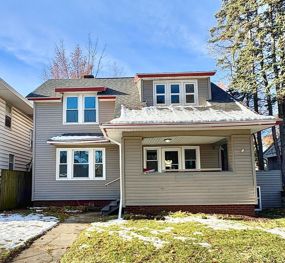 Primary Photo - 1243 Portage Ave