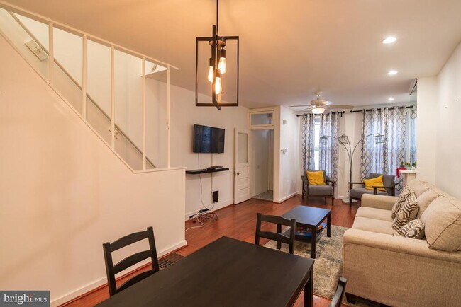 Foto del edificio - 1136 Dorrance St