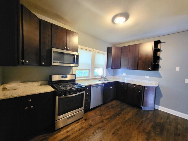 Foto del edificio - 5734 W Windsor Ave