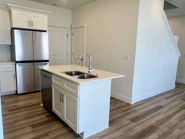 Foto del edificio - LOVELY TOWNHOME IN SALEM