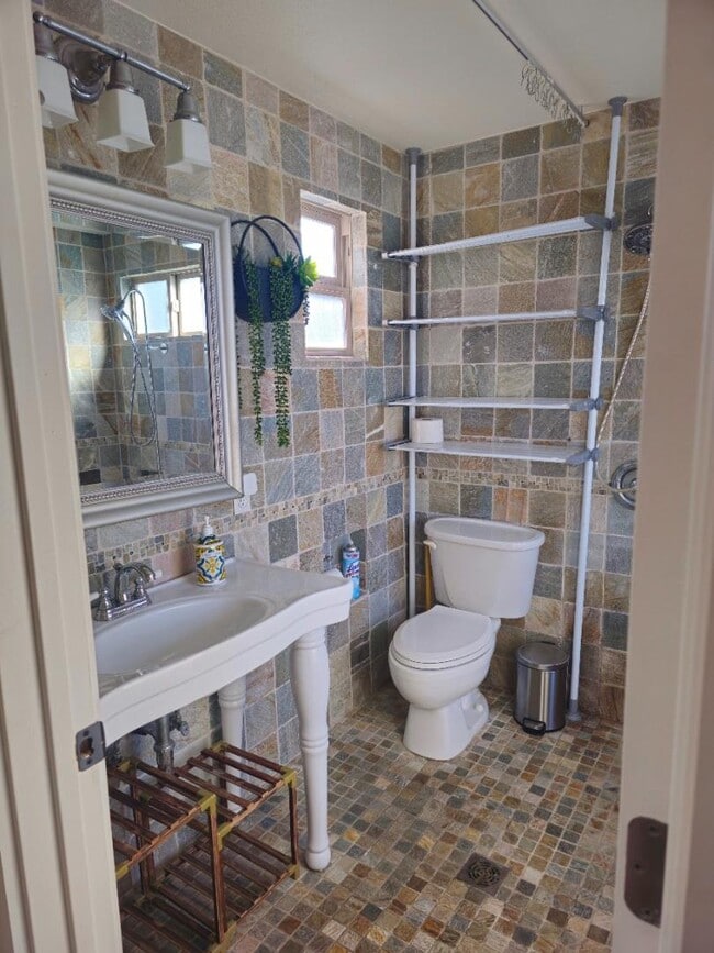 Building Photo - 229 Moana Pl