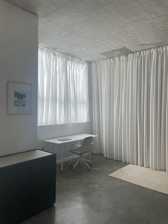 Building Photo - 133 NE 2nd Ave