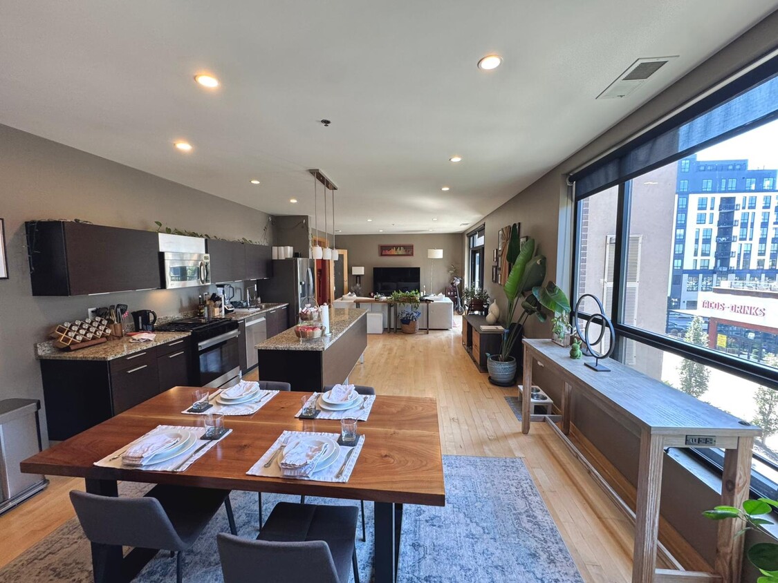 Dining Room - 3104 W Lake St