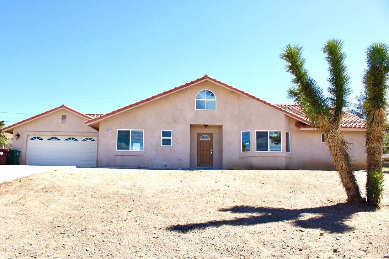 Primary Photo - Huge 3 bed 2 bath Home In Storey Park Neig...