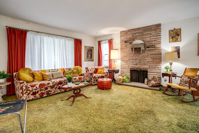 Foto del edificio - 1430 S Maywood Ave