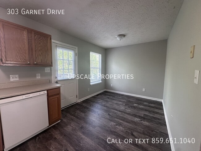 Building Photo - 303 Garnet Dr