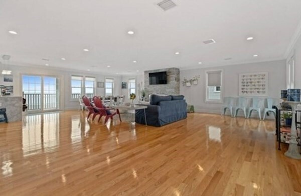 Building Photo - 308 Ocean St