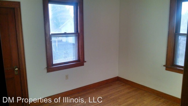 Building Photo - 1819 N Underhill St