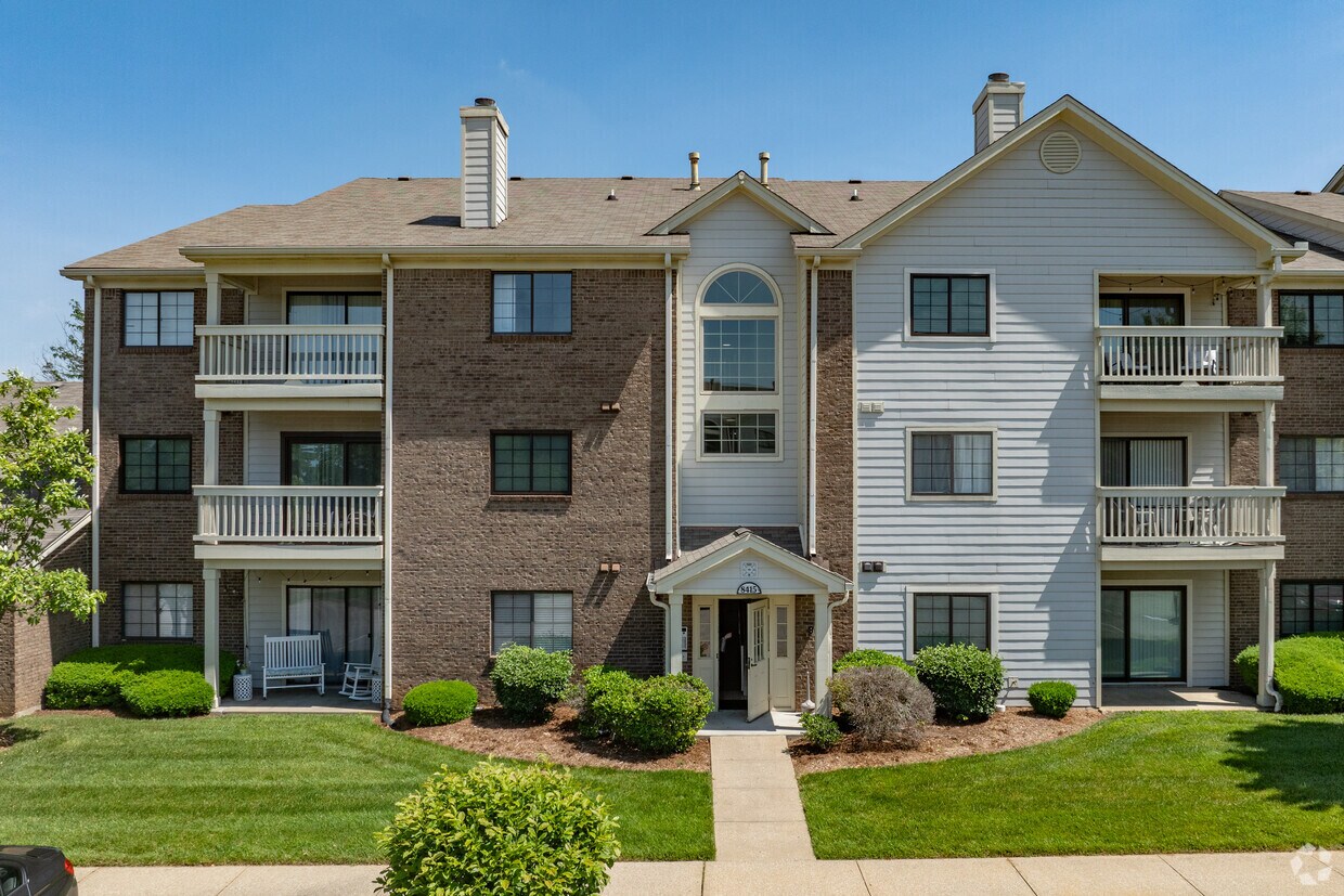 Alternate Building Image - Windsor Gate Condominiums