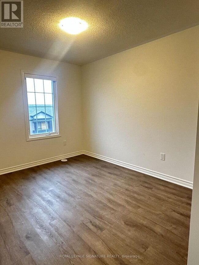 Photo du bâtiment - 1259 Lily Cres